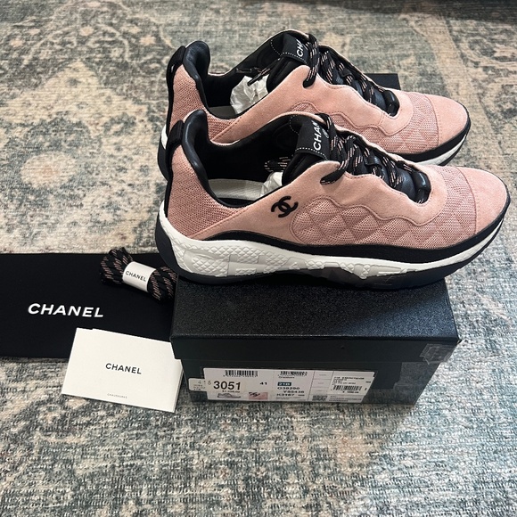 Chanel CC Sneakers 41 - Picture 1 of 7